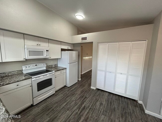 Building Photo - 4645 E Piedmont Rd