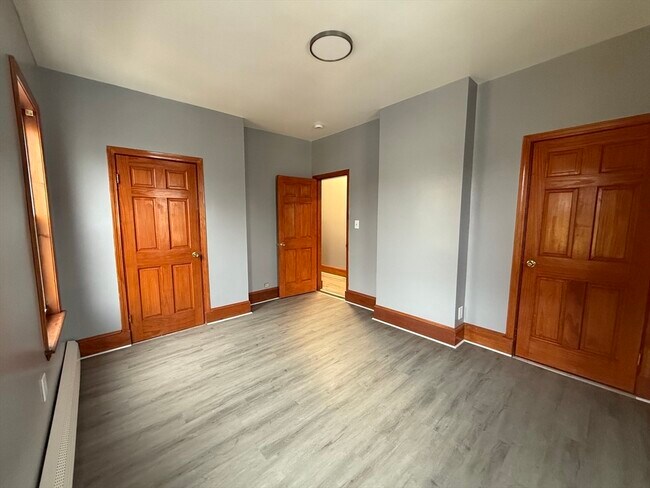 Building Photo - 2A Marshfield St