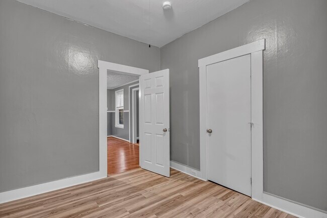 Building Photo - 13 Pacific St