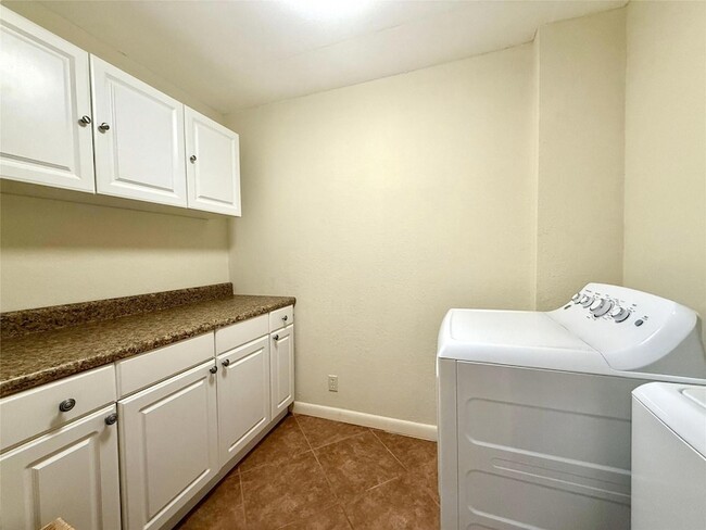 Building Photo - 4725 Lucerne Lakes Blvd E
