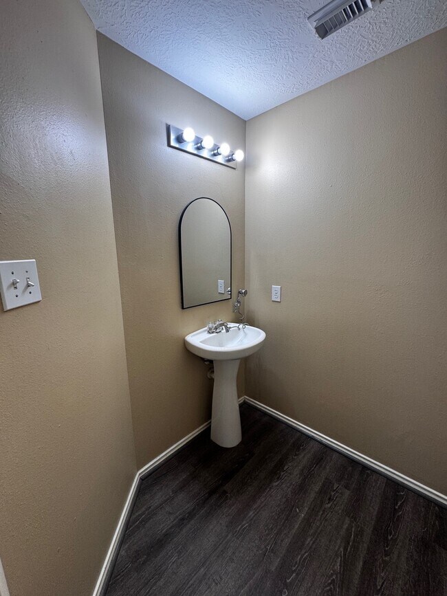 Building Photo - 1411 Hallcroft Ln