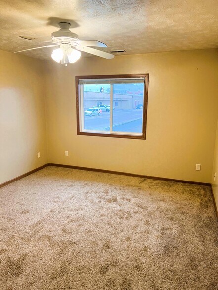 Bedroom - 1400 E Rushmore Dr