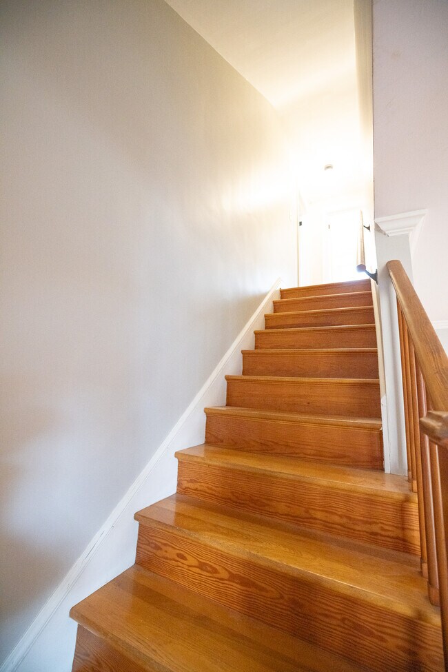 Building Photo - 1210 Mowbray Pl