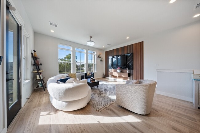 Building Photo - 6130 Campos Dr