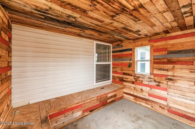 Building Photo - 9625 Combs Ln