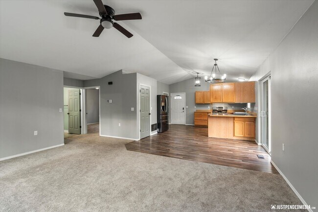 Building Photo - 3 Bedroom W/ Mother in Law Suite | 2 Bathr...