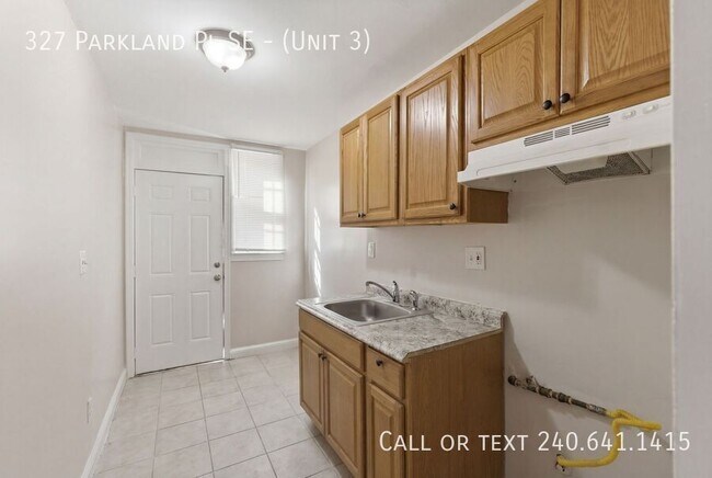 Building Photo - 327 Parkland Pl SE