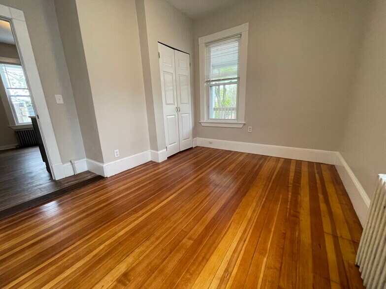 Building Photo - 27 Dix St