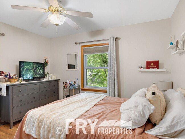 Building Photo - Cozy Ranch in Prime Location With A Large ...