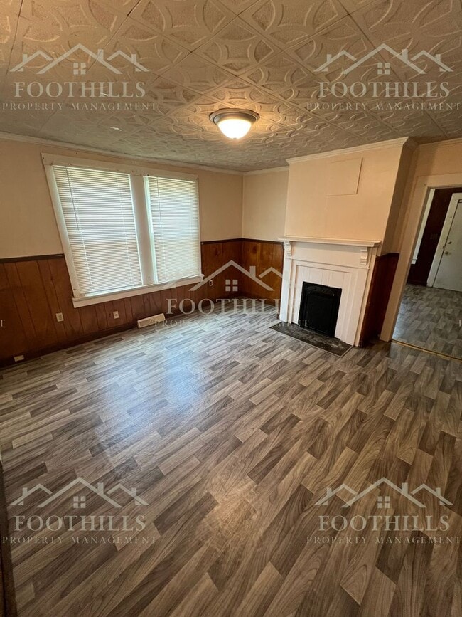 Building Photo - Spacious 3 Bedroom Home Near Anderson Univ...