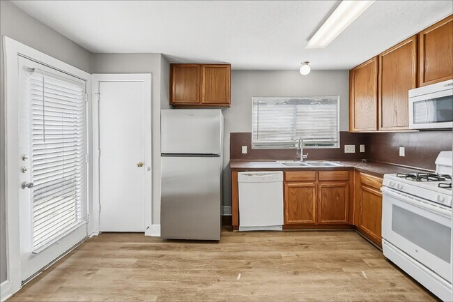 Building Photo - 833 Lightningbug Ln
