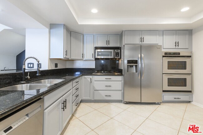 Building Photo - 11667 Gorham Ave