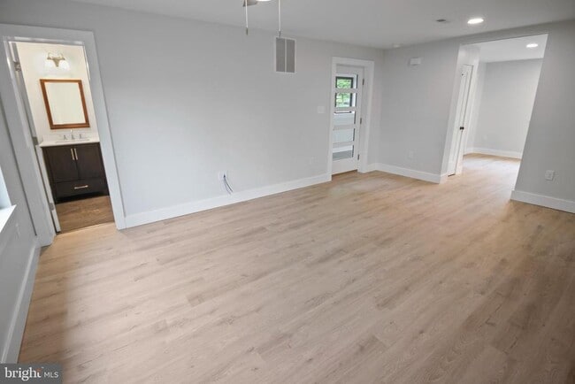 Building Photo - 852 N Limerick Rd
