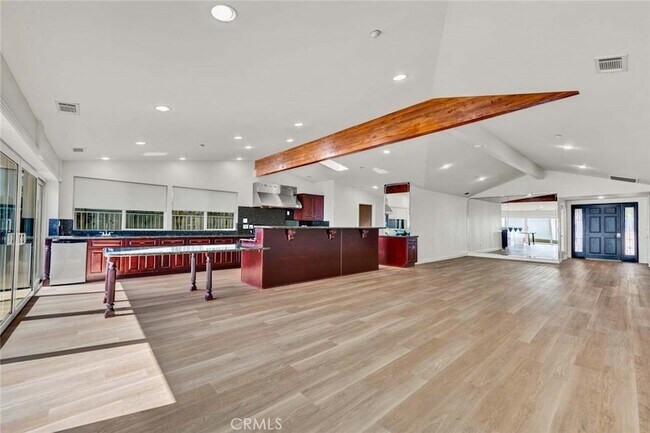 Building Photo - 3921 Calle Real