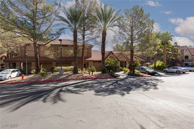 Building Photo - 2200 S Fort Apache Rd
