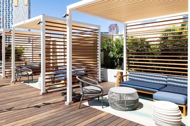 Building Photo - 2159