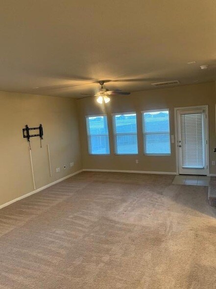 Building Photo - 118 Eagle Lake Dr