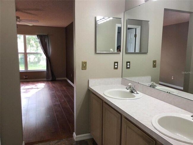 Building Photo - 3840 Heritage Oaks Ct
