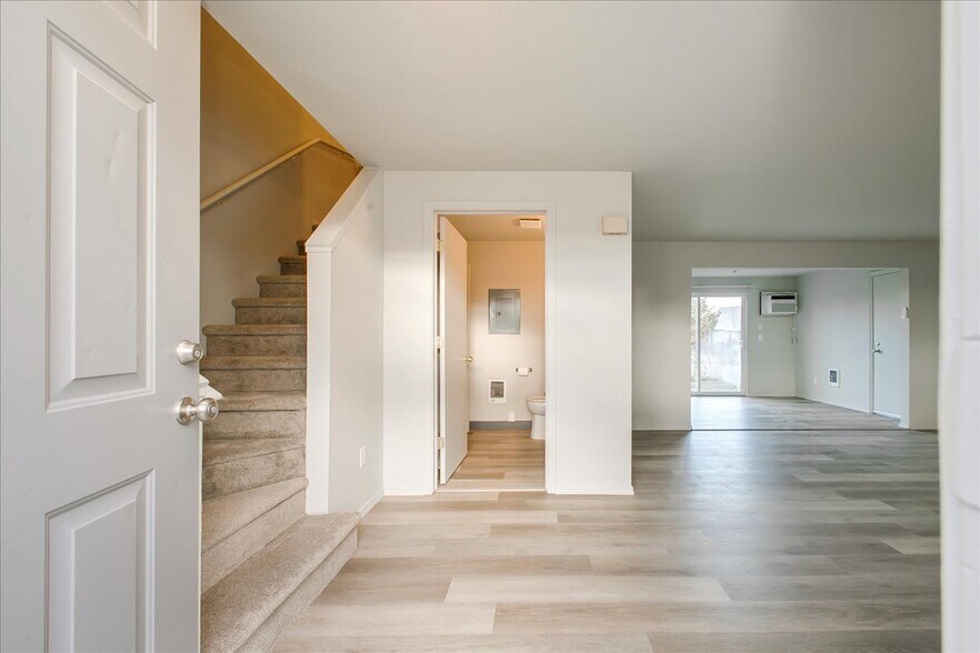 Building Photo - 2376 W Panama St