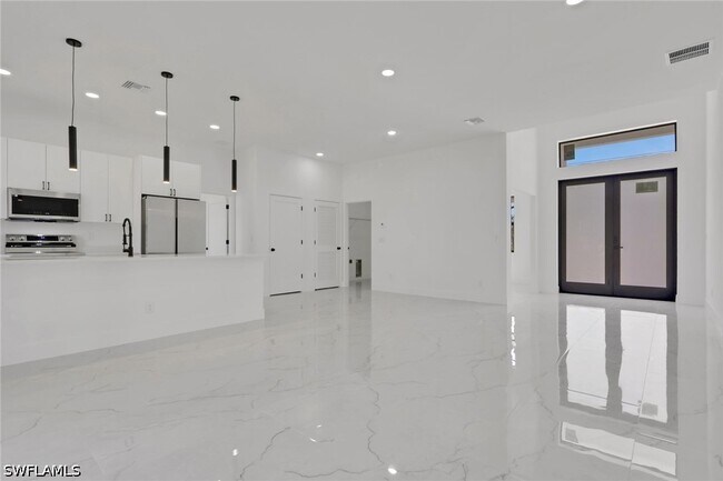 Building Photo - 3315 Sunshine Blvd N