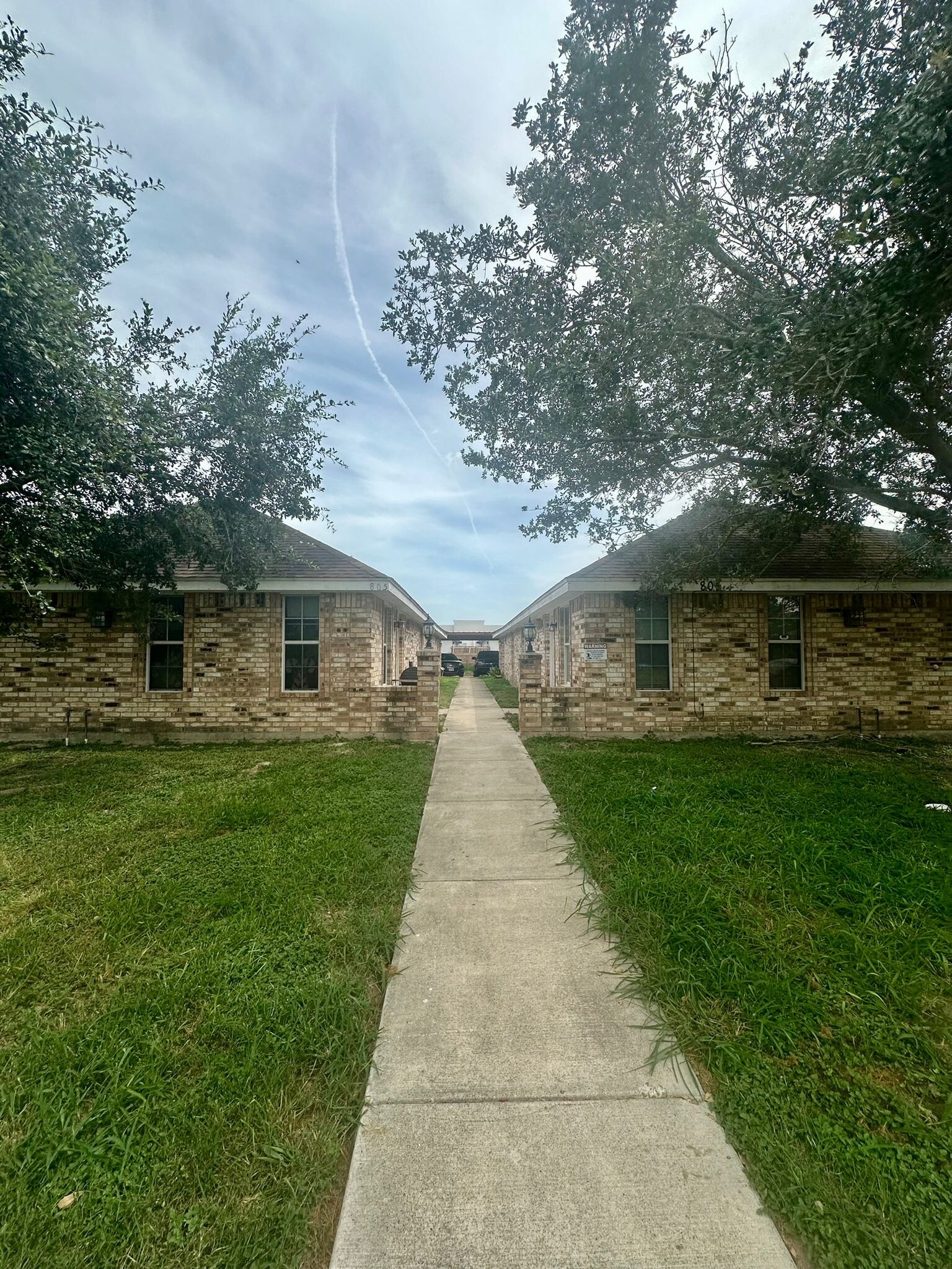 Building Photo - 800 W Bronze Dr