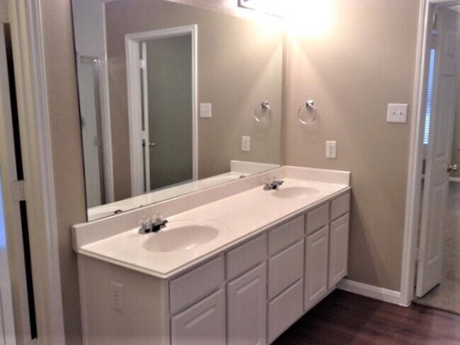 Building Photo - 12527 Avery Vale Ln