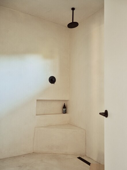 shower nook - 21960 Cereza Way