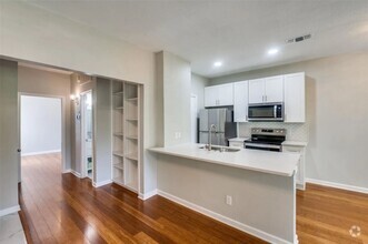 Building Photo - Newly Renovated 1 Bedroom 1 Bathroom  Avai...