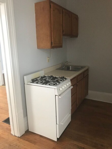 Building Photo - 718 Brown St