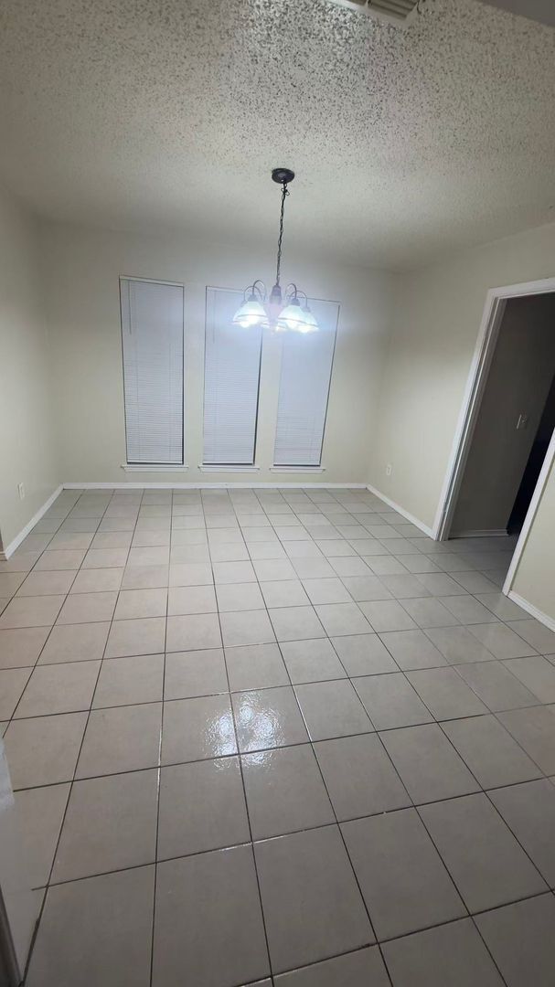 Building Photo - Great 3 Bedroom 2 Bathroom in Plano!