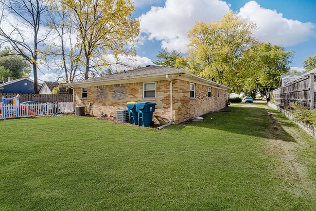 Building Photo - Bright & Inviting 2BR Home Near the Monon Center