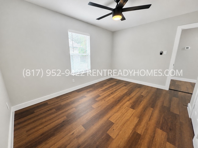 Building Photo - 1104 Sunset Dr
