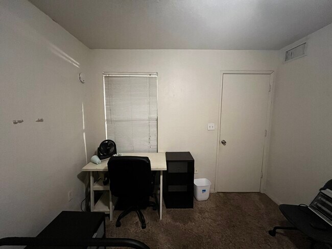 Room view 3 - 521 Southwest Pky