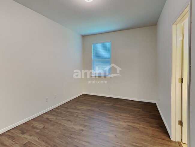 Building Photo - 21614 Champagne Dr E
