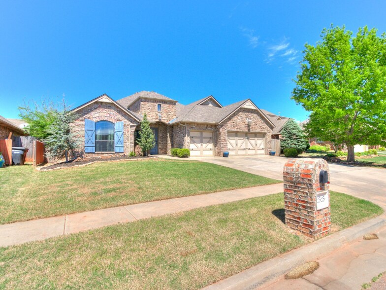 Building Photo - 2525 SE 13th St