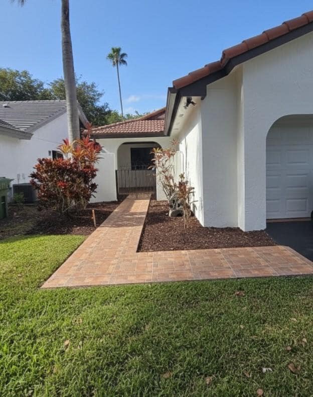 Building Photo - 2177 Montpeliar