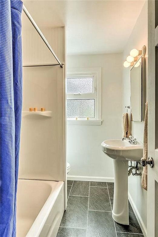 Building Photo - 2 bedroom in Seattle WA 98133