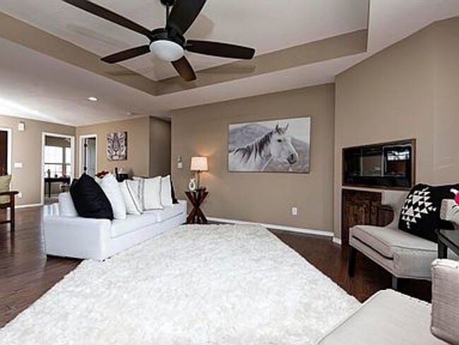 Building Photo - Luxury, Location, and Convenience.