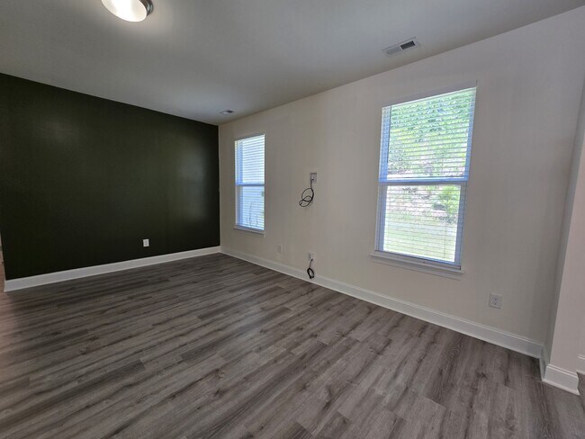 Building Photo - 421 Sailor Wy