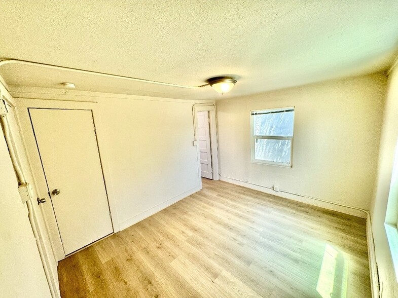 Building Photo - 528 Park Ln
