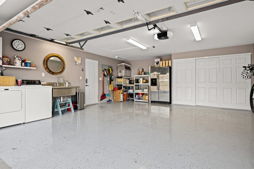 Building Photo - 1330 La Manida St