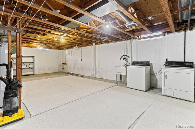 Building Photo - 3374 Burbank Dr