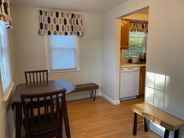 Eat-in area - 2422 Sycamore Ln