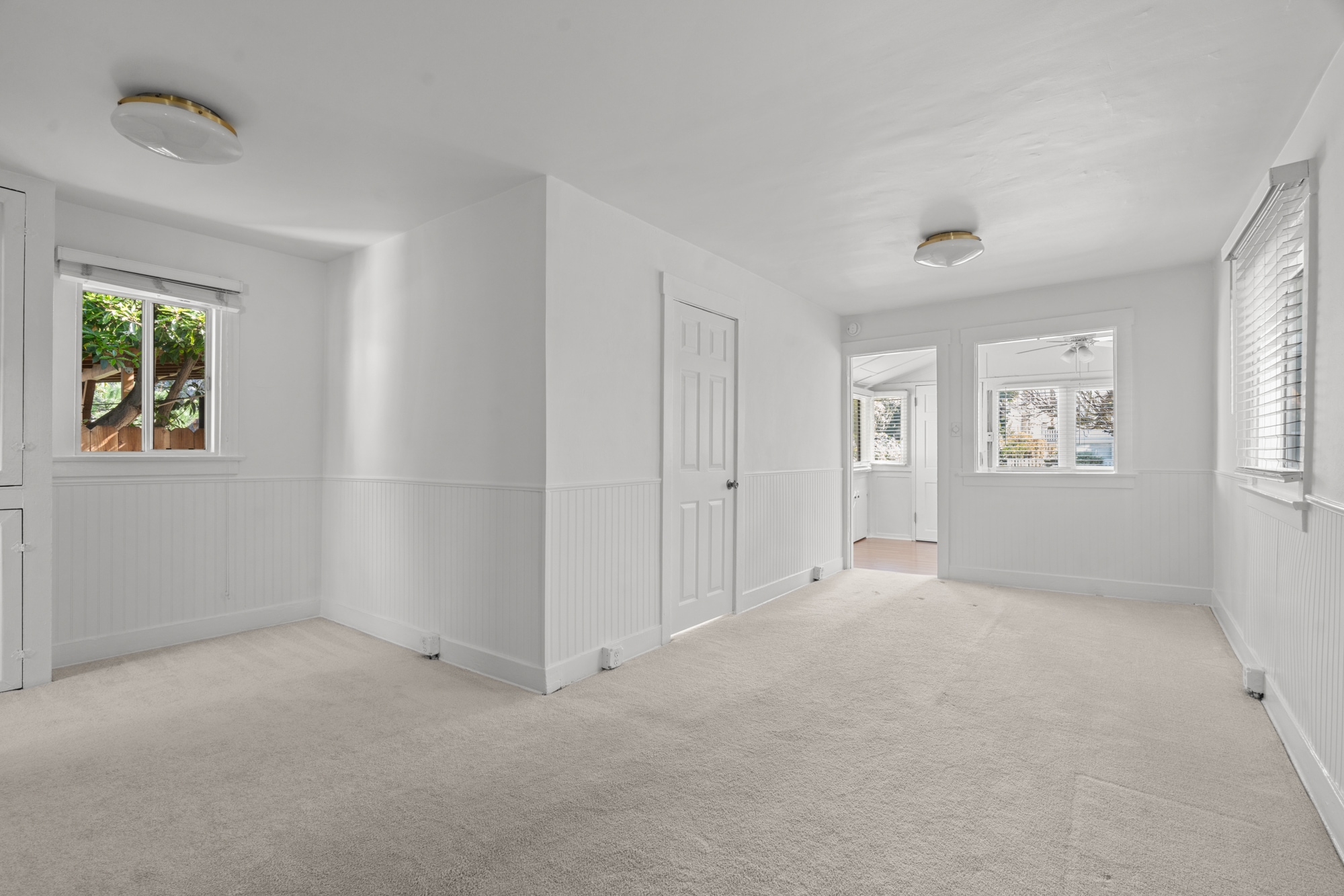 Building Photo - 439 Howland Canal