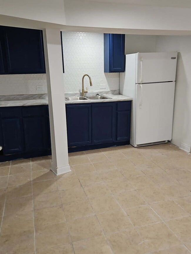 Building Photo - 42 N Parkside Ave