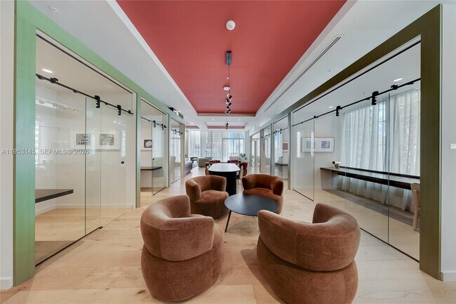 Building Photo - 11 NE 6th St