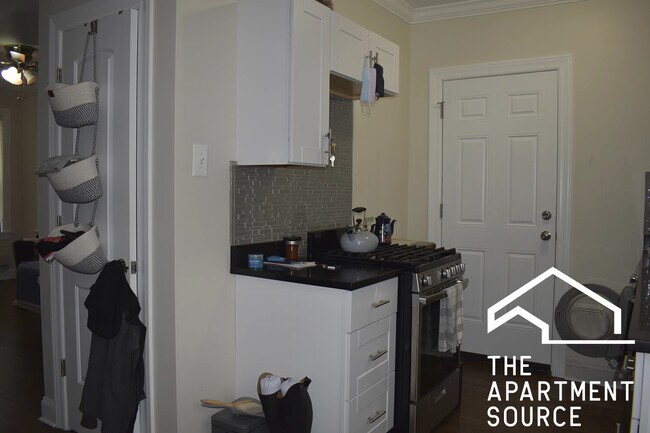 Building Photo - 3817 N Greenview Ave