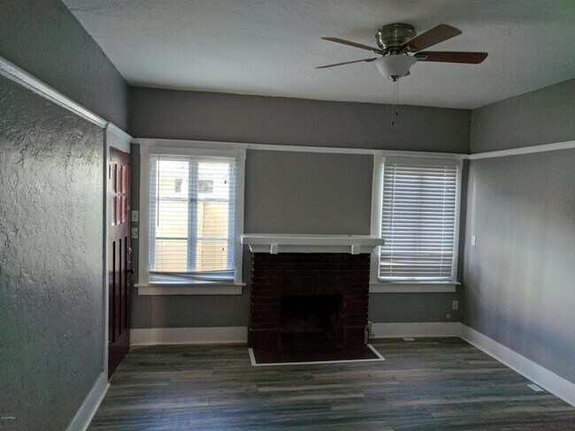 Building Photo - 1117 N 5th St