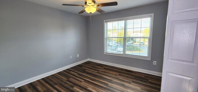 Building Photo - 483 Arwell Ct