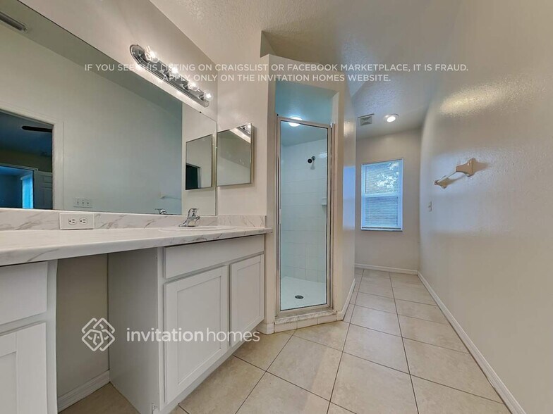 Building Photo - 10109 Deepbrook Dr